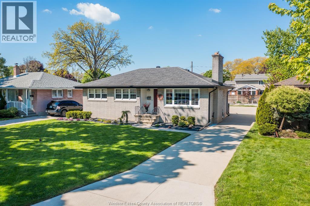 1211 Parkview Avenue, Windsor — primary photograph