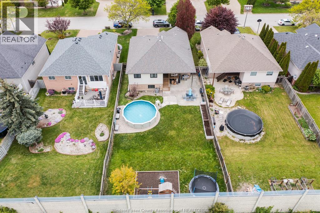 1488 Imperial Crescent, Windsor — photograph 3