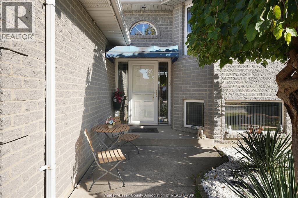 1454 Clover Avenue, Windsor — photograph 3