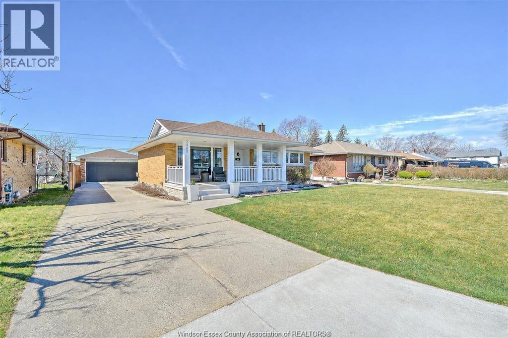 3881 Mount Carmel Drive, Windsor — primary photograph