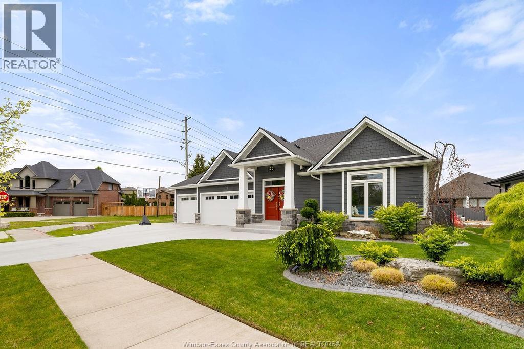 6072 Silver Maple, LaSalle — photograph 2