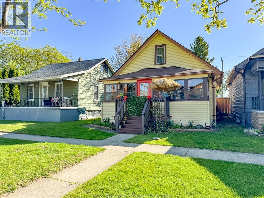 1614 Albert, Windsor — photograph 2