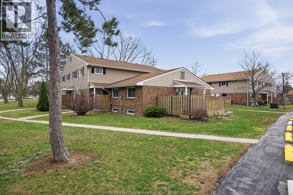 2915 Meadowbrook Lane #10, Windsor — photograph 3