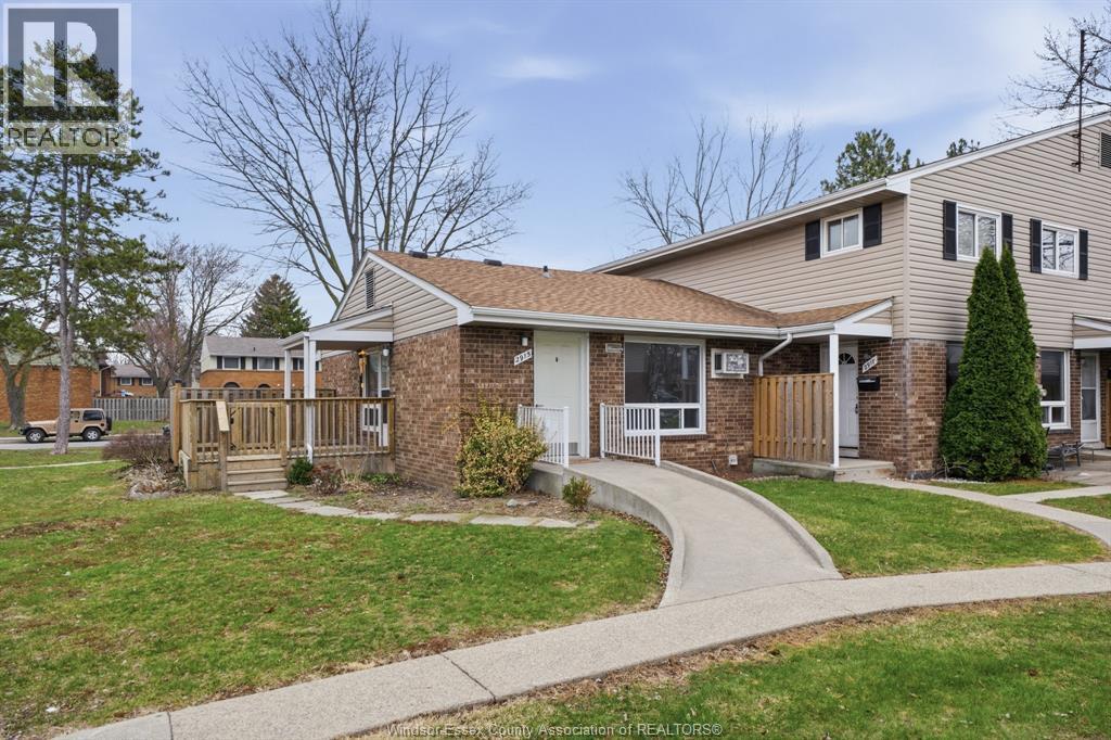 2915 Meadowbrook Lane #10, Windsor — primary photograph