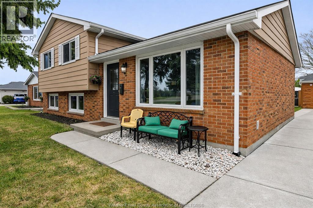2935 Rivard, Windsor — primary photograph