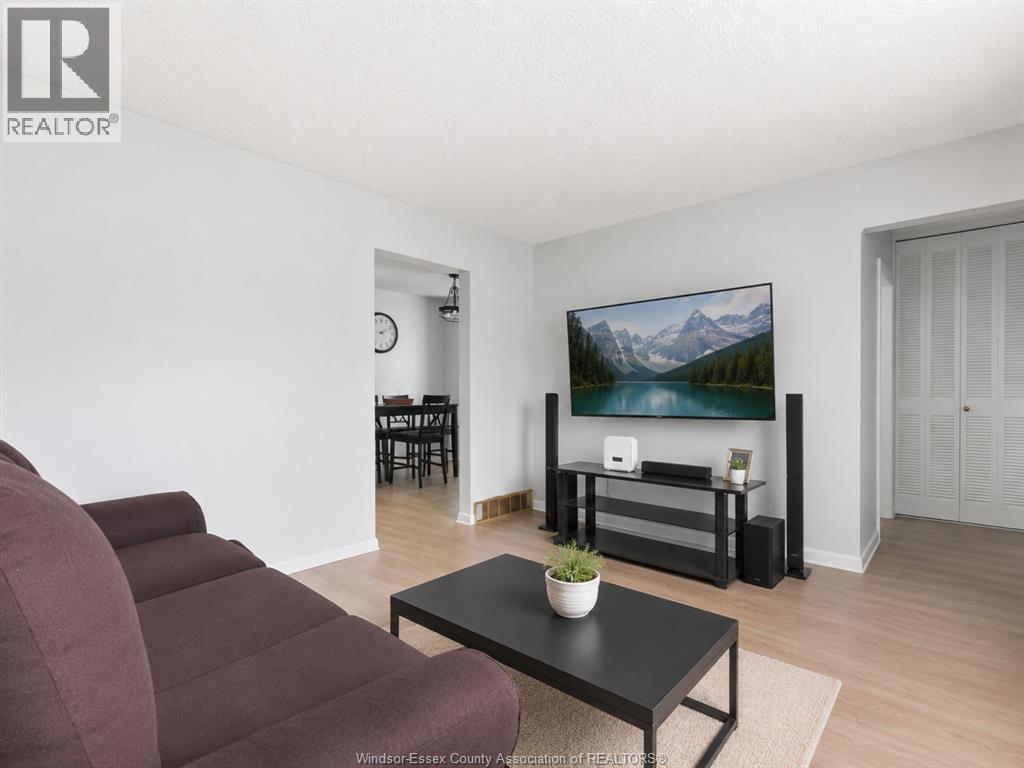 1745 Sun Valley Drive, Windsor — photograph 3
