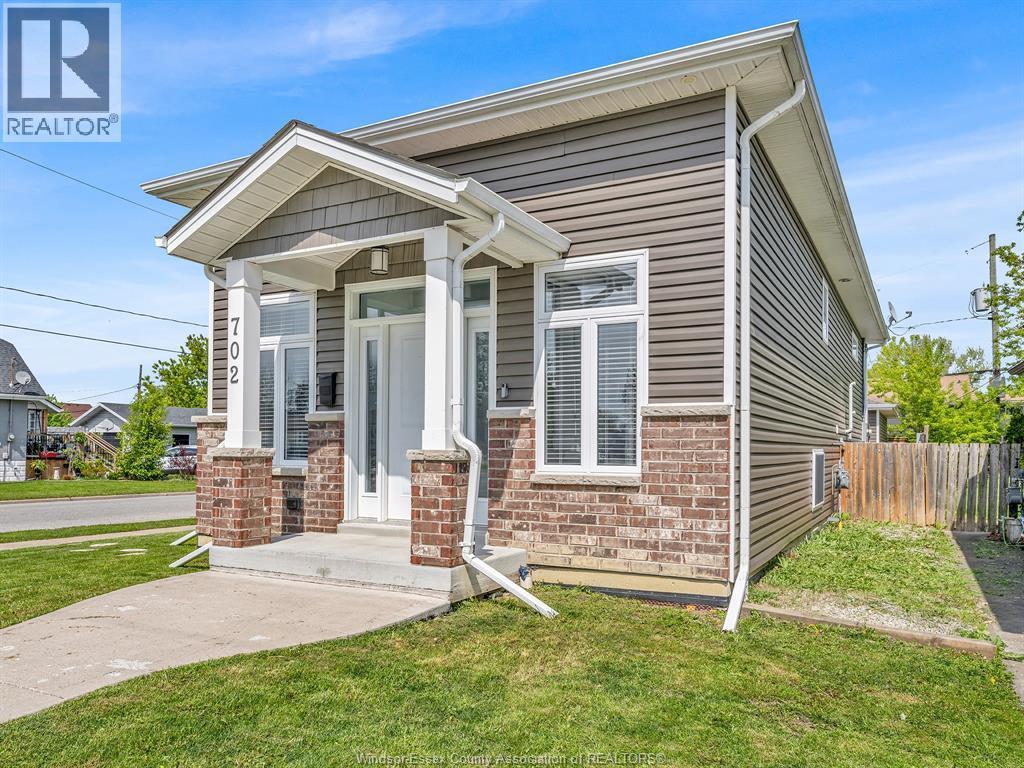 702 Lesperance Road, Tecumseh — photograph 3