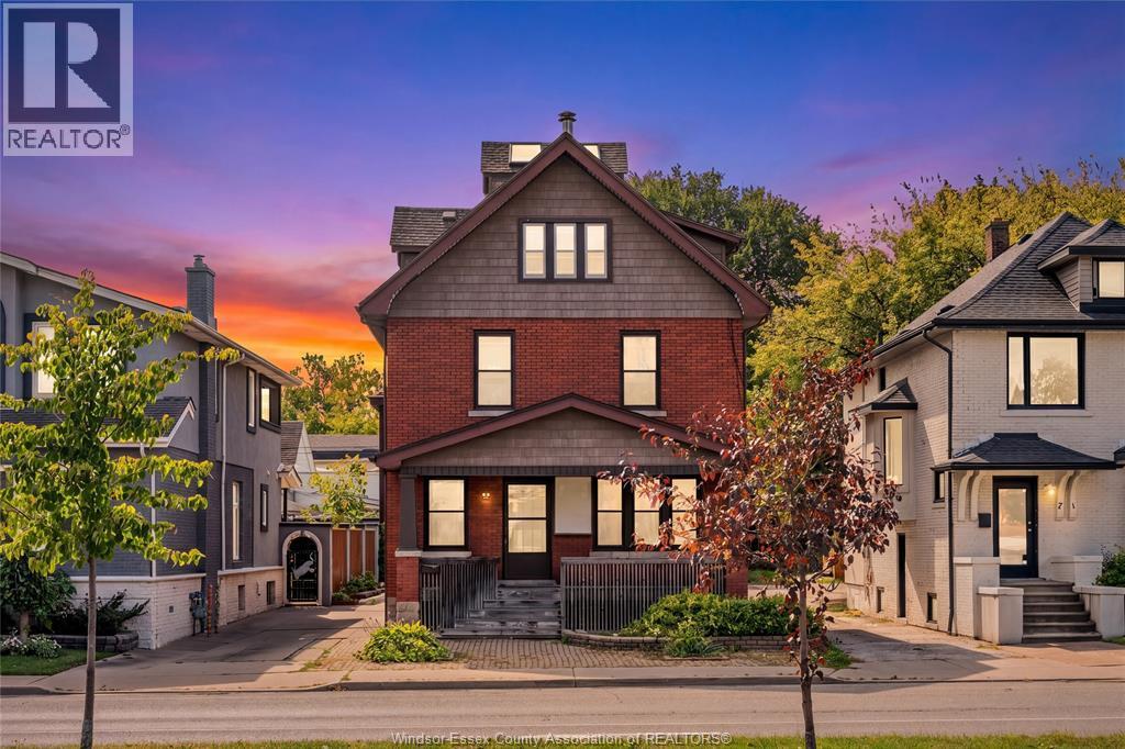 79 Giles Boulevard, Windsor — primary photograph