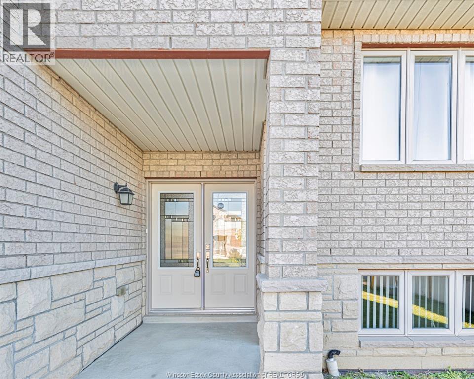 4001 Cosenza Street, Windsor — photograph 2