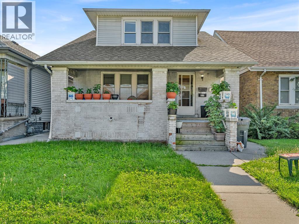 1077 Moy Avenue, Windsor — primary photograph