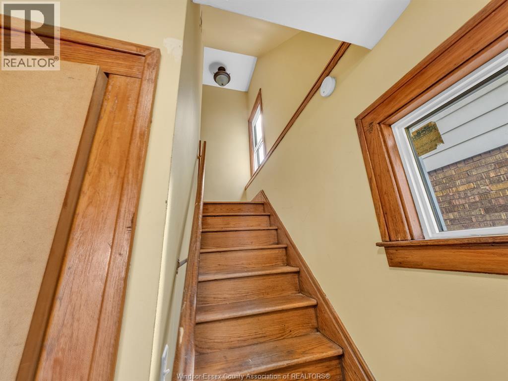 1077 Moy Avenue, Windsor — photograph 3