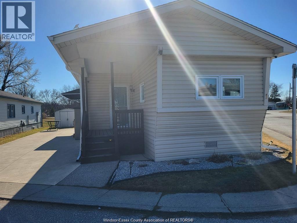 1 Wilder, Lakeshore — photograph 2