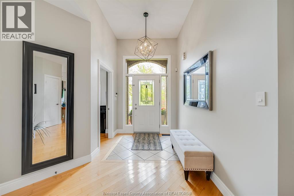 7840 Stella Crescent, Windsor — photograph 2