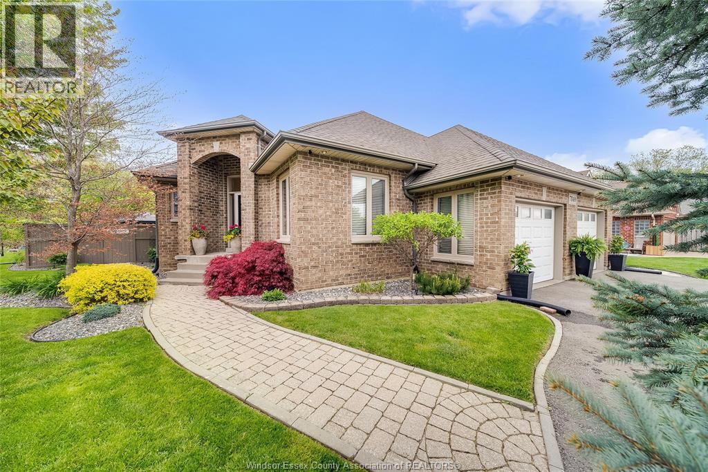 Single Family — 7840 Stella Crescent, Windsor, Ontario