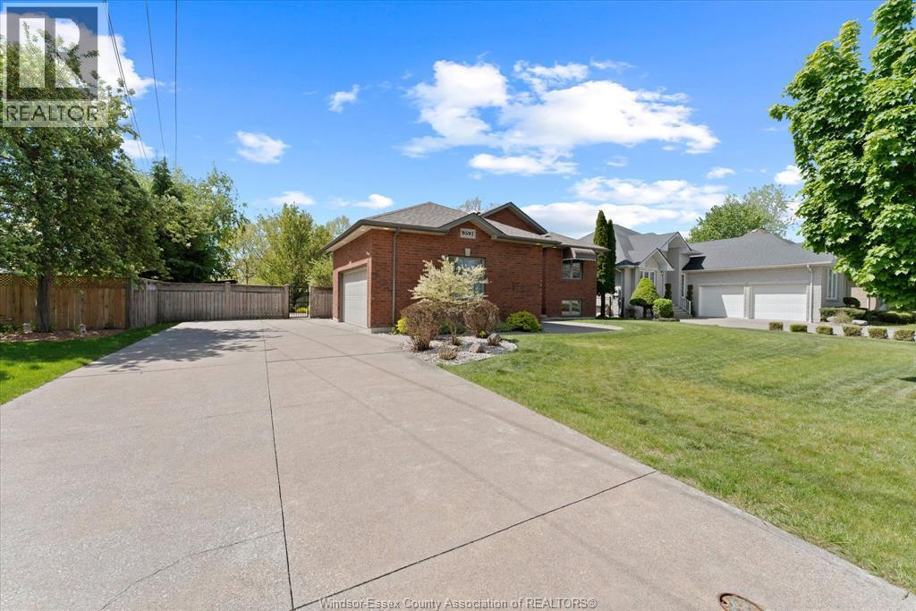 9597 Manitou Crescent, Windsor — photograph 3