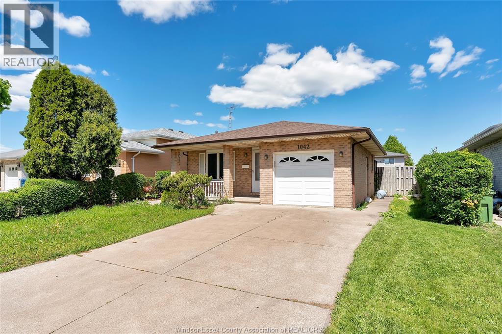 1042 Brookview Crescent, Windsor — photograph 2