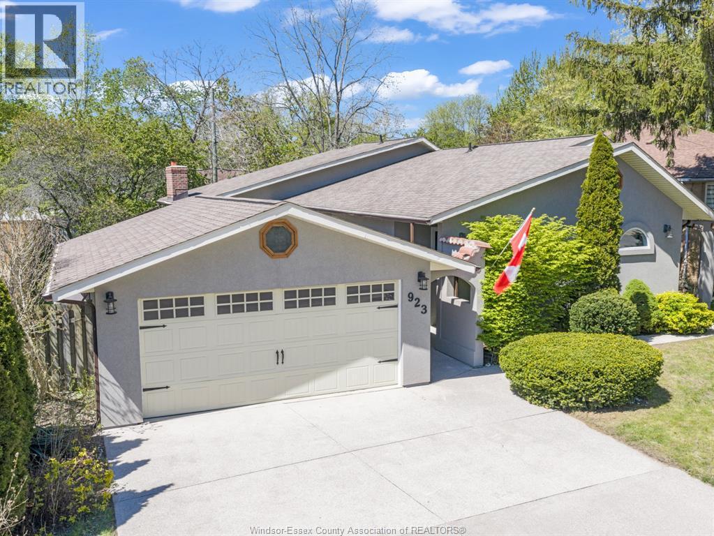 Single Family — 923 Lauzon Road, Windsor, Ontario
