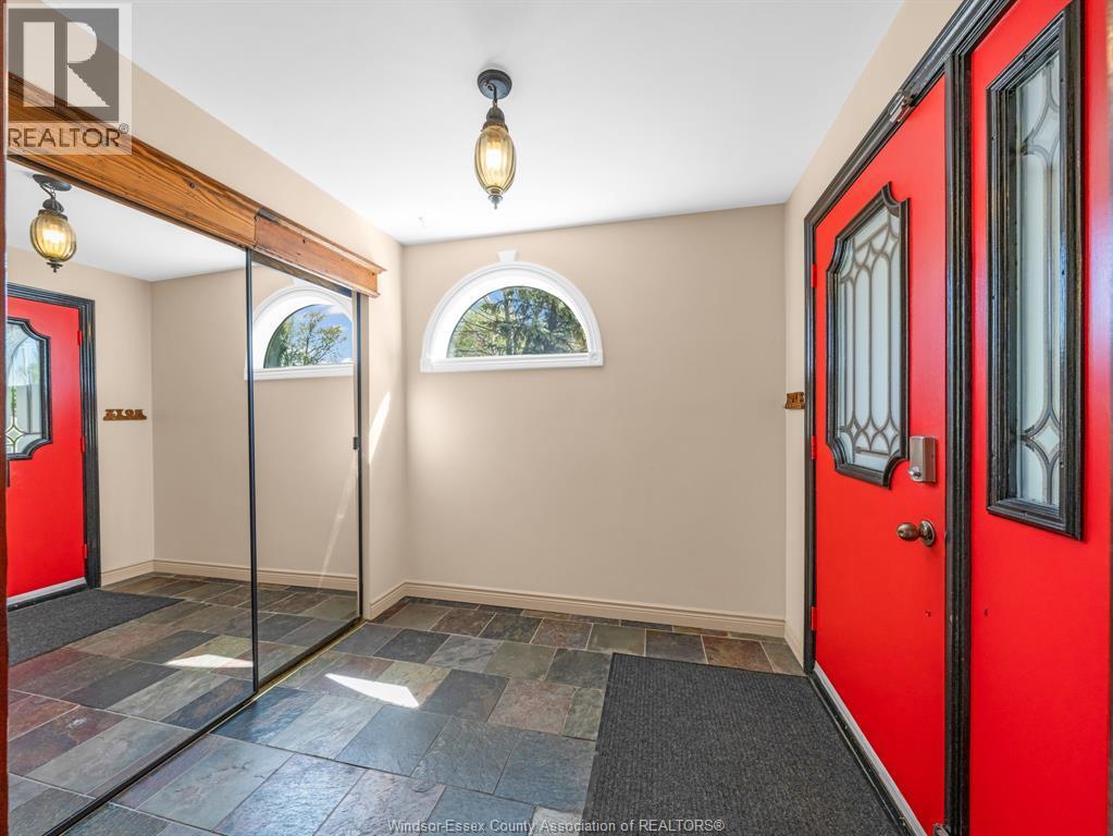 923 Lauzon Road, Windsor — photograph 3