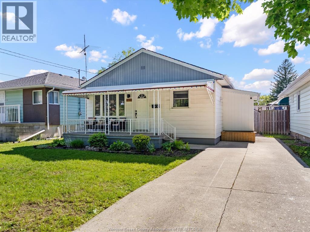 1733 Glendale, Windsor — photograph 2