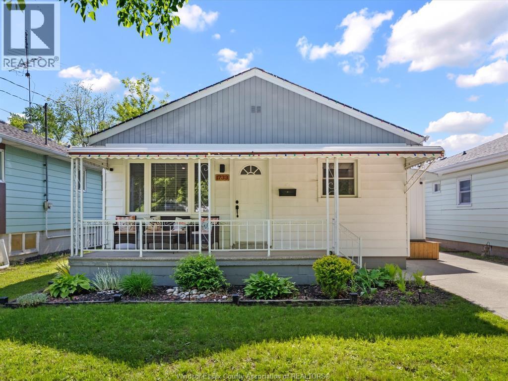 1733 Glendale, Windsor — primary photograph