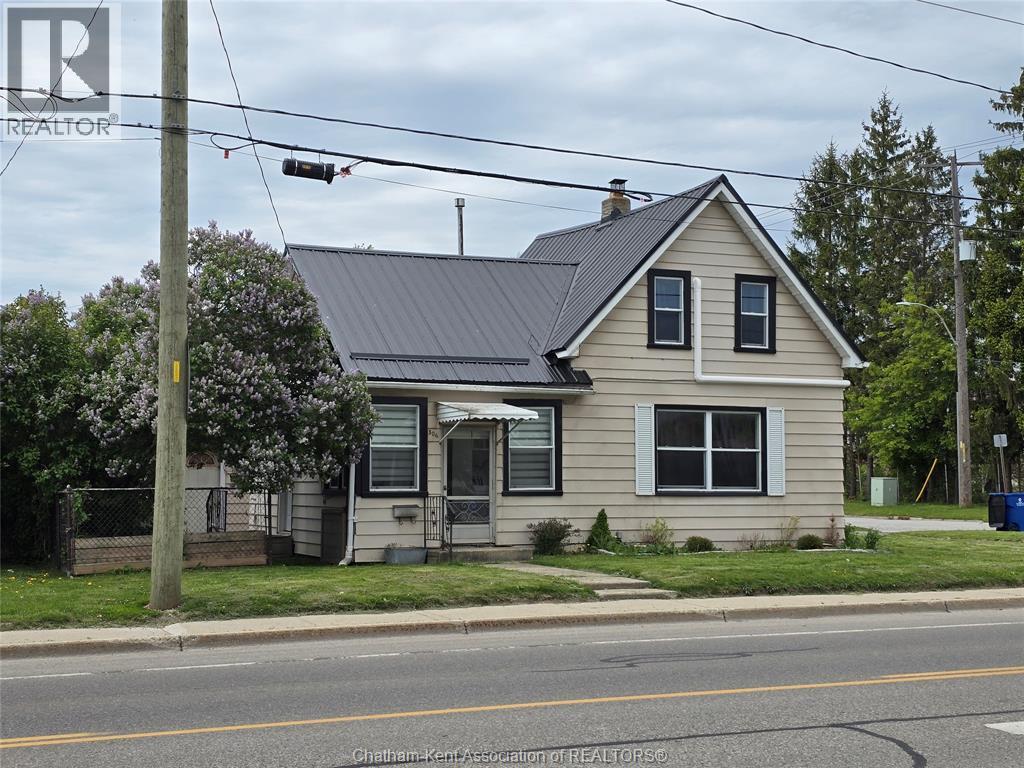 306 Murray Street, Wallaceburg — photograph 2
