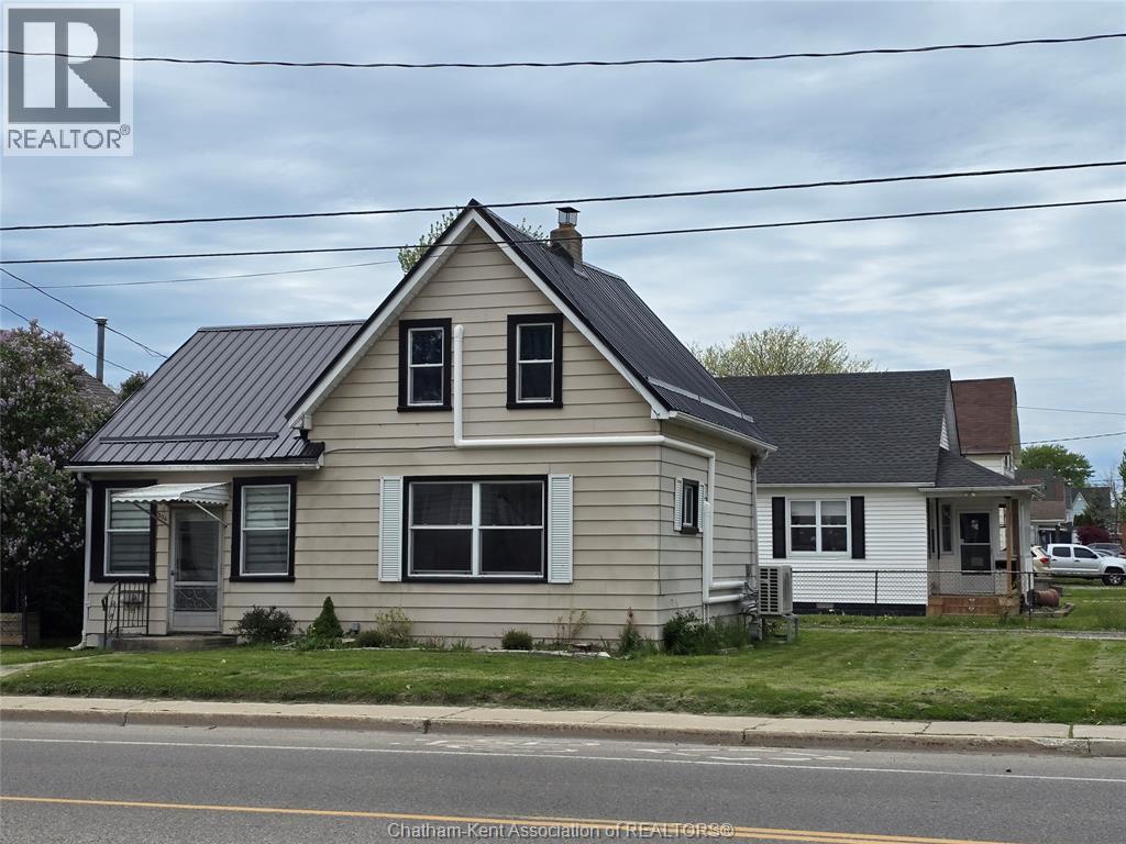 306 Murray Street, Wallaceburg — photograph 3