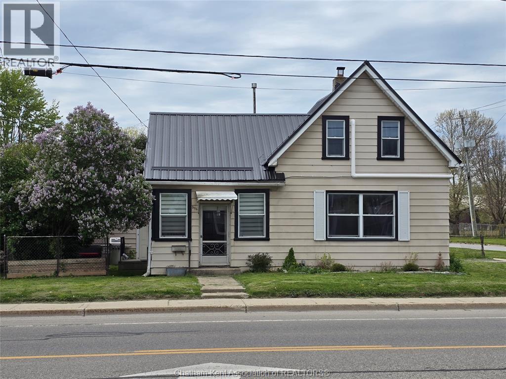 306 Murray Street, Wallaceburg — primary photograph