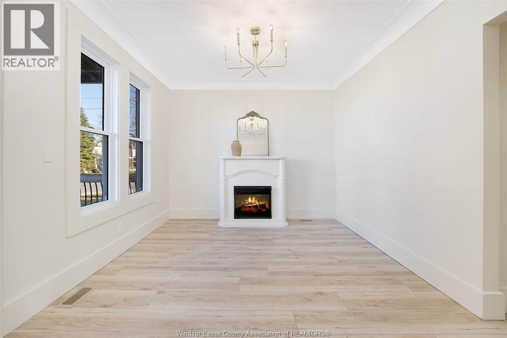 785 Hall #MAIN, Windsor — photograph 2