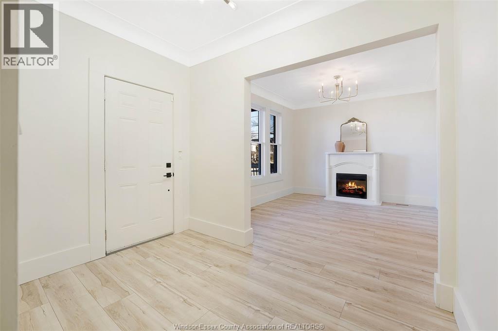 785 Hall #MAIN, Windsor — photograph 3