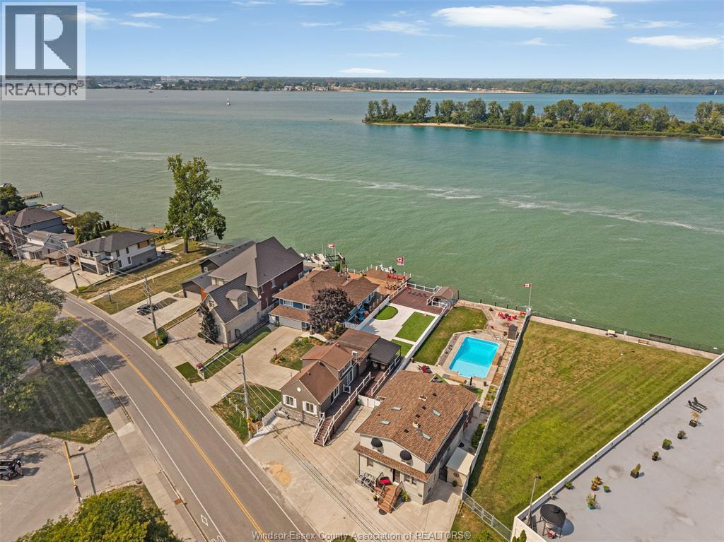 8830 Riverside Drive, Windsor — photograph 3