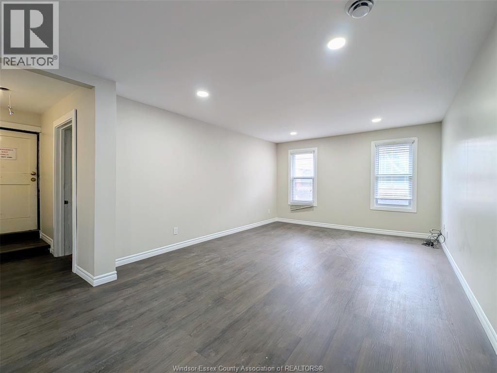 22 University Avenue #UPPER, Windsor — photograph 2