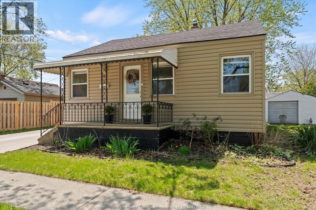 2383 Elsmere, Windsor — photograph 2