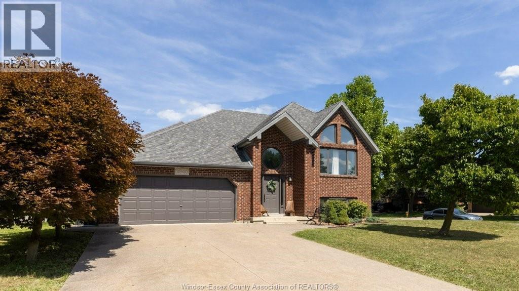 2840 Wildberry Crescent, Tecumseh — photograph 2