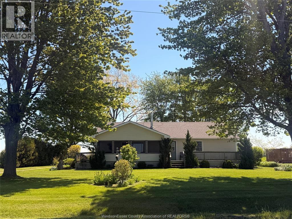 945 West Shore Road, Pelee Island — photograph 2