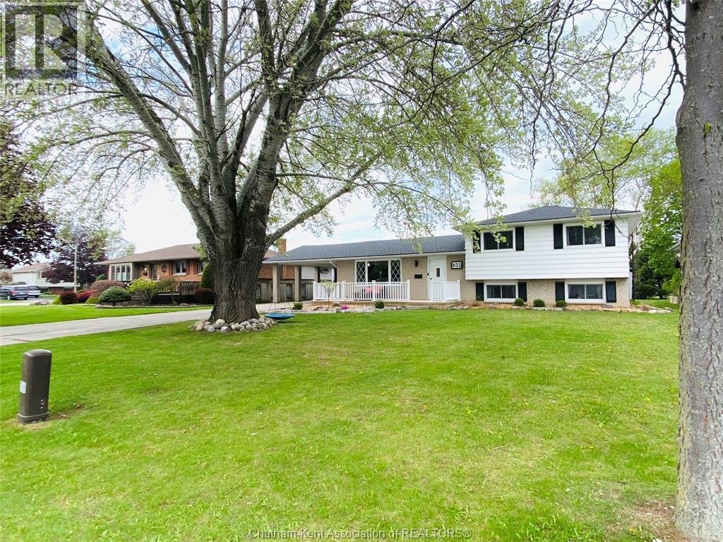 622 Sandra Crescent, Wallaceburg — photograph 2