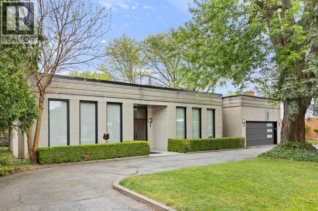 Single Family — 3521 Ouellette, Windsor, Ontario