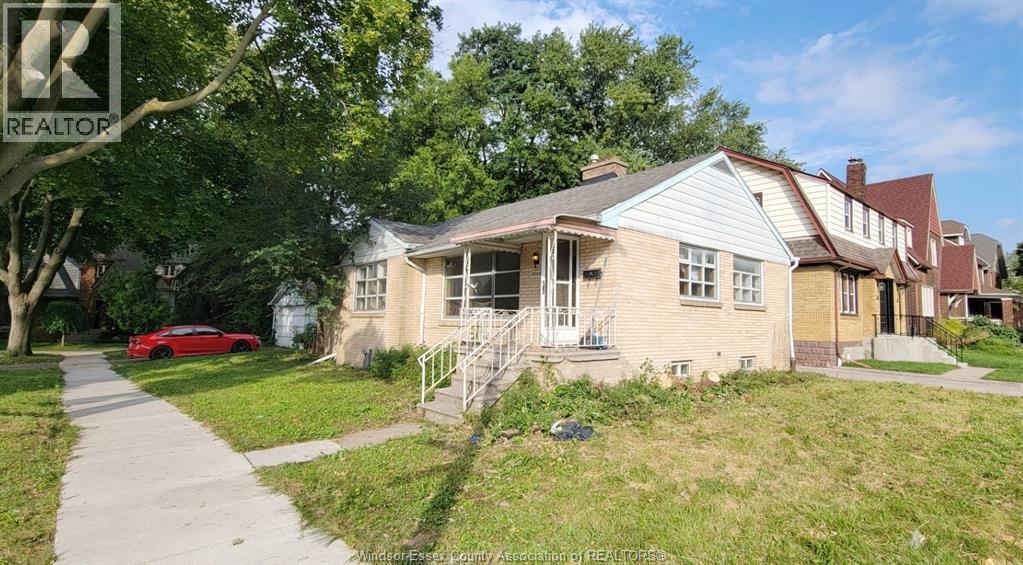 3006 Alexander Avenue, Windsor — primary photograph