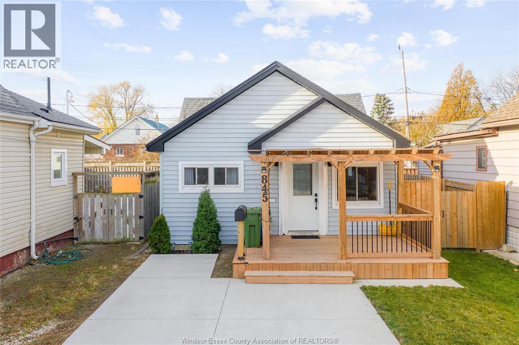 845 Arthur, Windsor — primary photograph