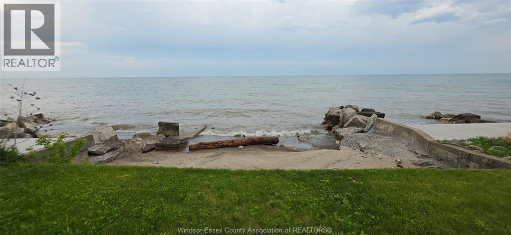 1535 Heritage Road, Kingsville — photograph 2