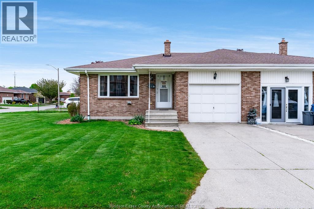 Single Family — 11 Elizabeth Crescent, Leamington, Ontario