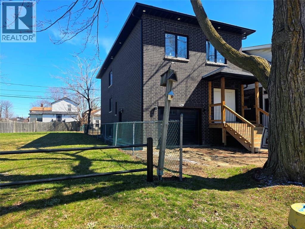 1280 Dufferin Place, Windsor — photograph 3
