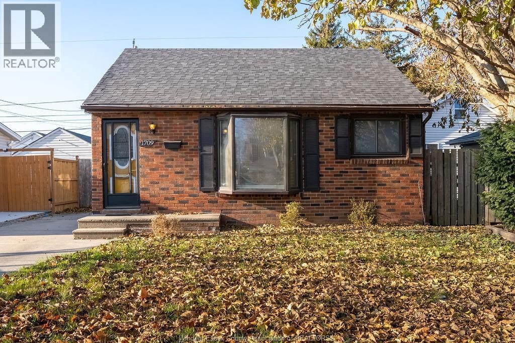1709 Cadillac, Windsor — photograph 2
