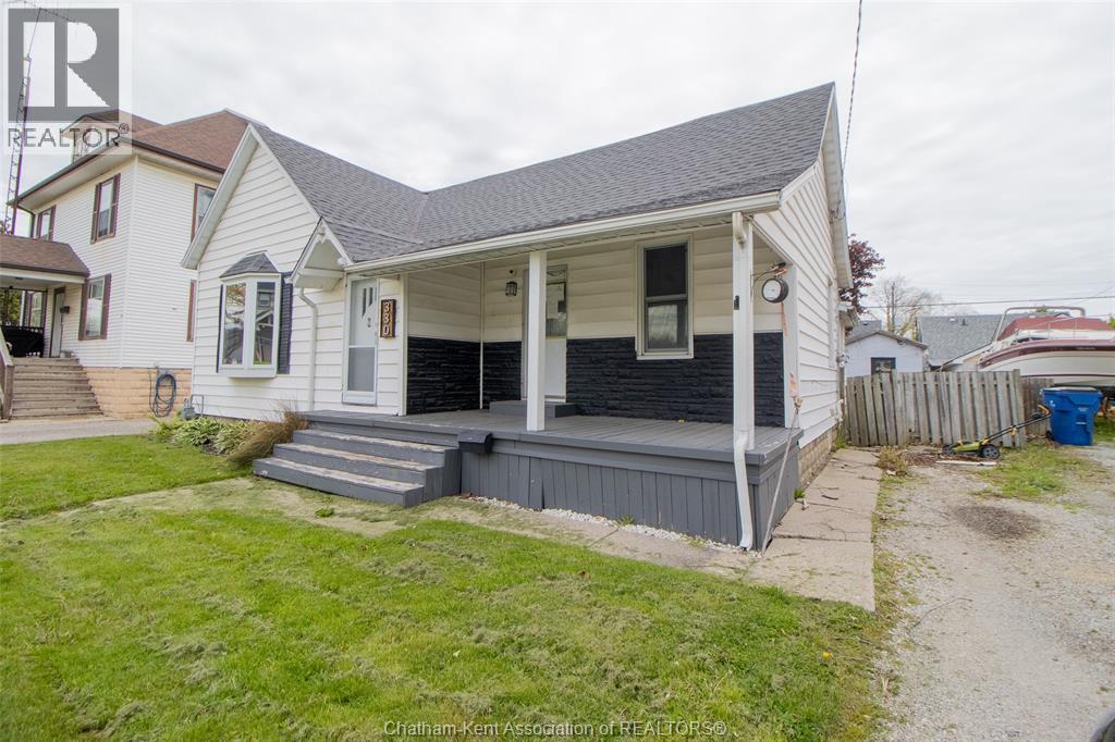 330 Nelson Street, Wallaceburg — photograph 2