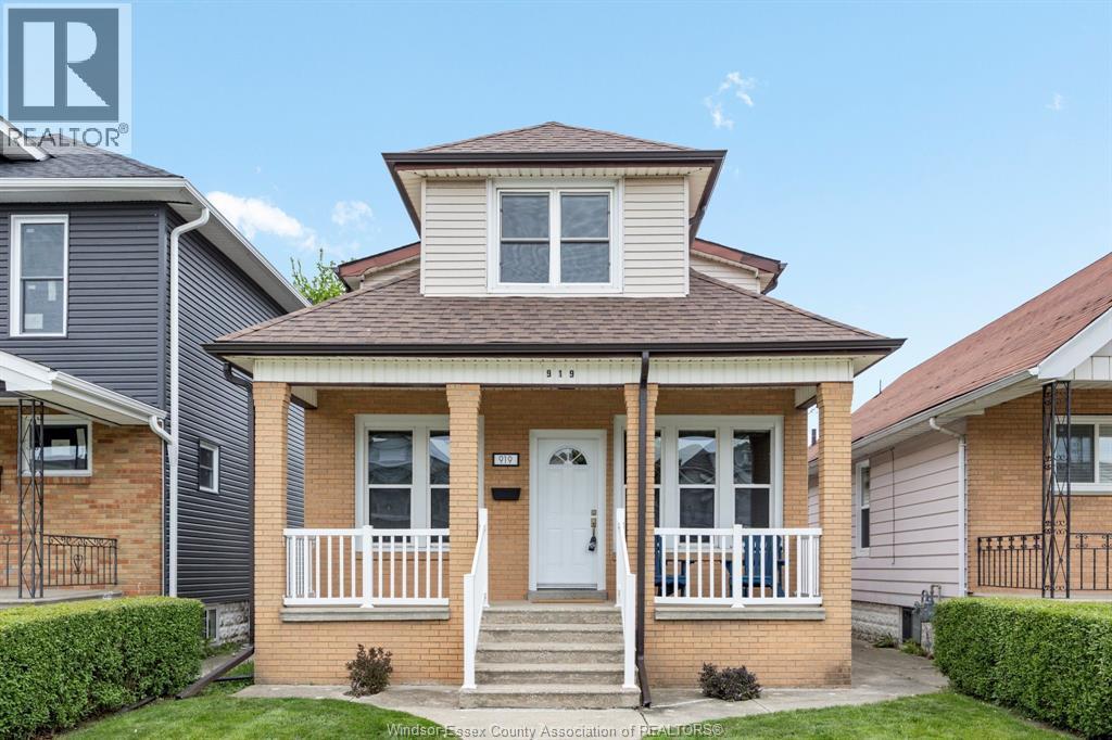 919 Elsmere, Windsor — photograph 2