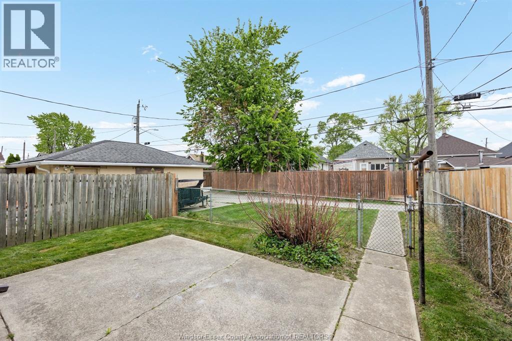 919 Elsmere, Windsor — photograph 3