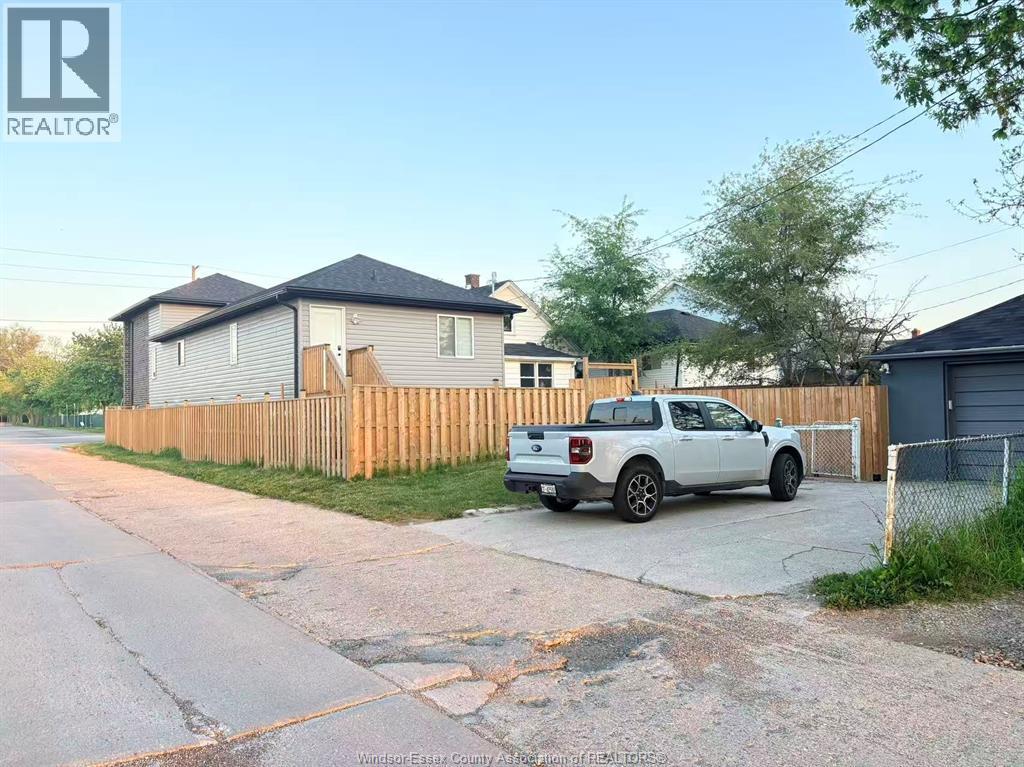 2446 McDougall Street #UNIT B, Windsor — photograph 3