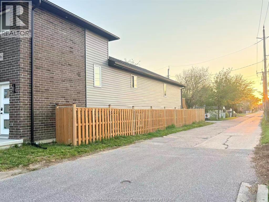 2446 McDougall Street #UNIT B, Windsor — photograph 2