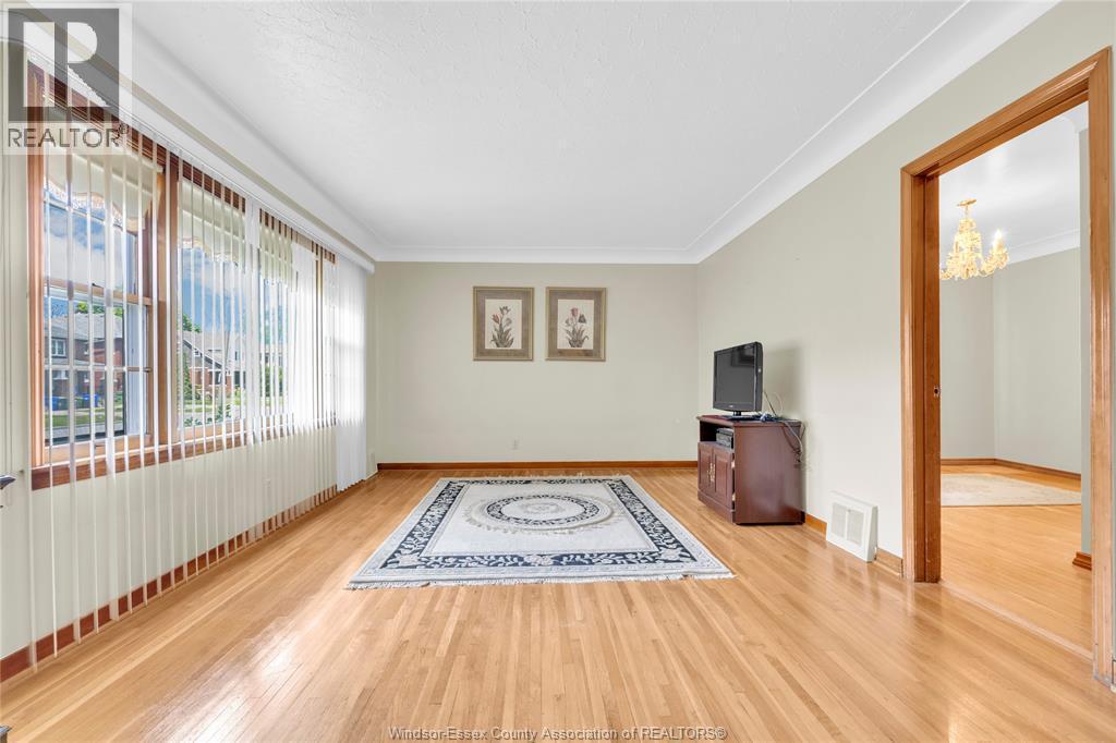 380 Partington, Windsor — photograph 3