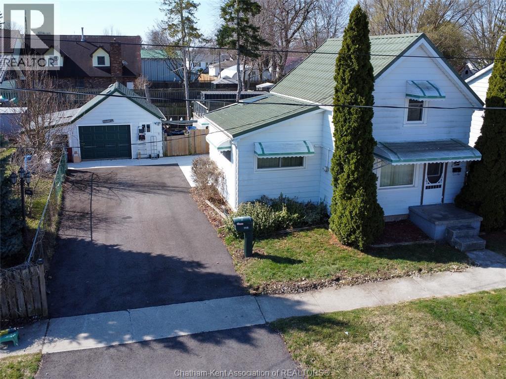 145 Jeanne Street, Wallaceburg — photograph 2
