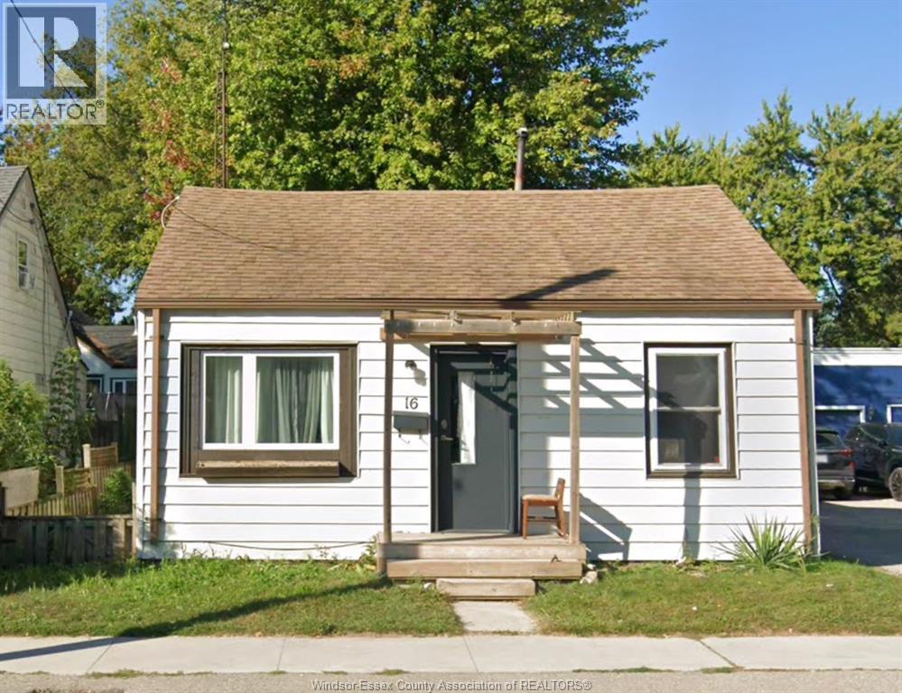Single Family — 16 McNaughton Avenue, Wallaceburg, Ontario